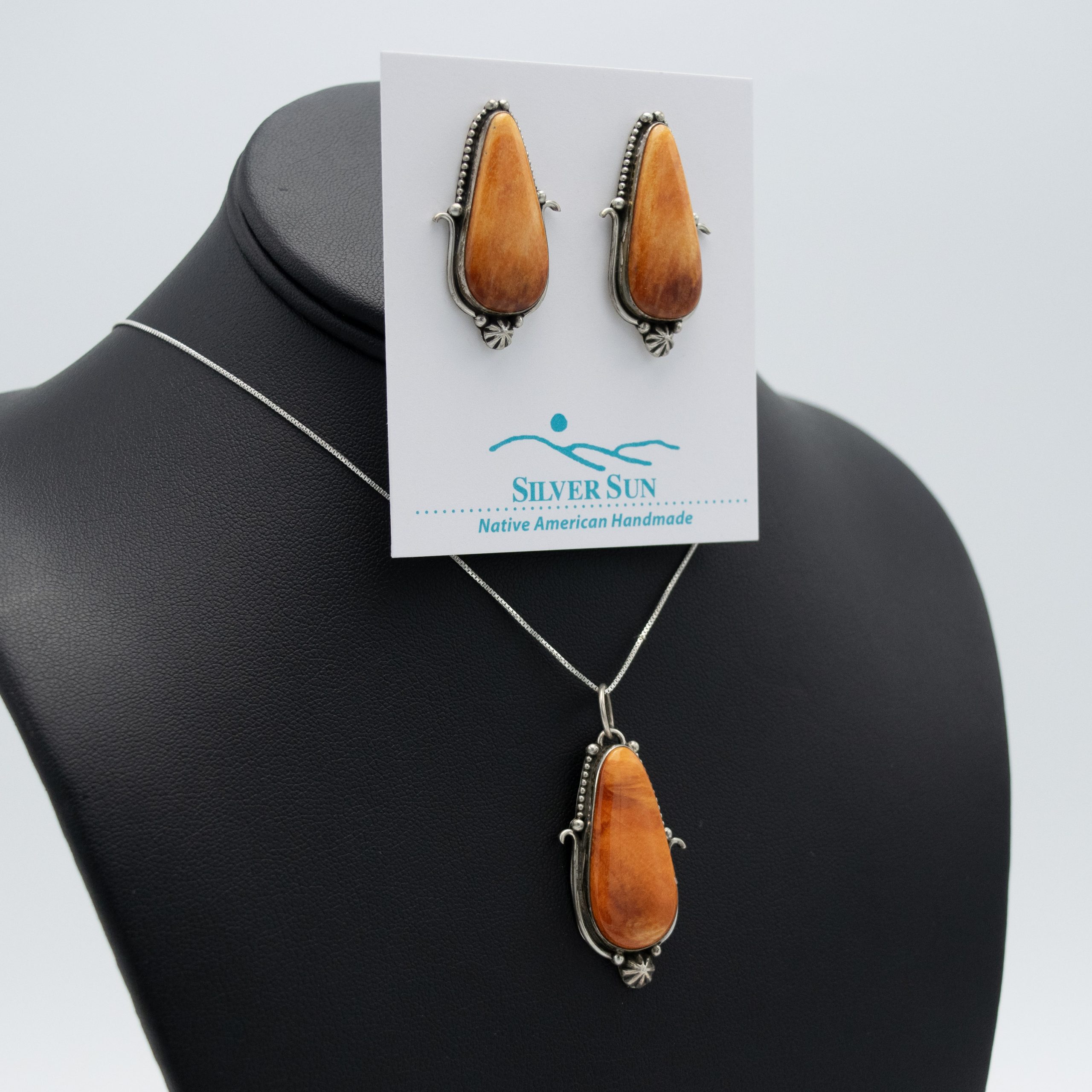 Spiny Oyster Shell Pendant & Earring Set - Image 2