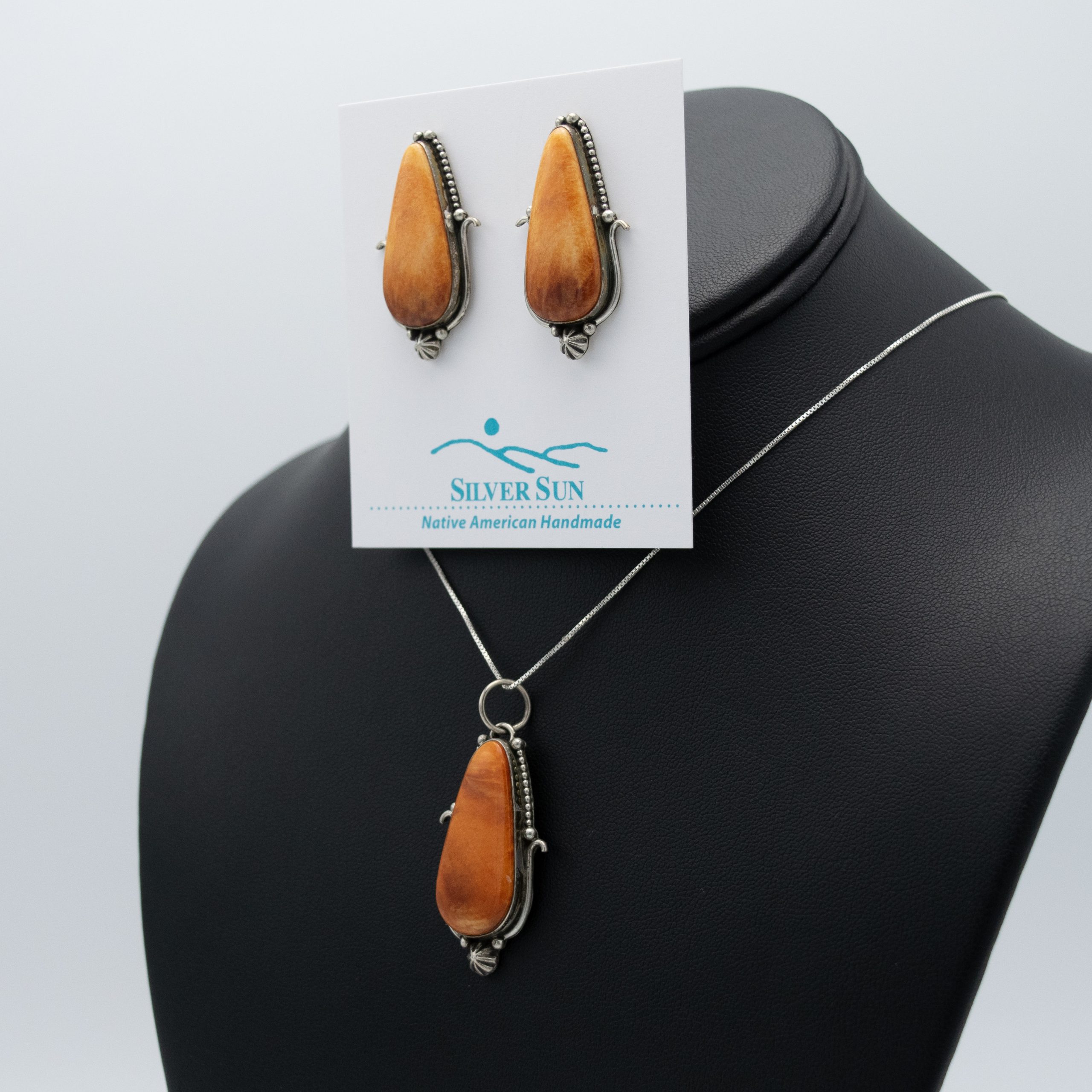 Spiny Oyster Shell Pendant & Earring Set - Image 3