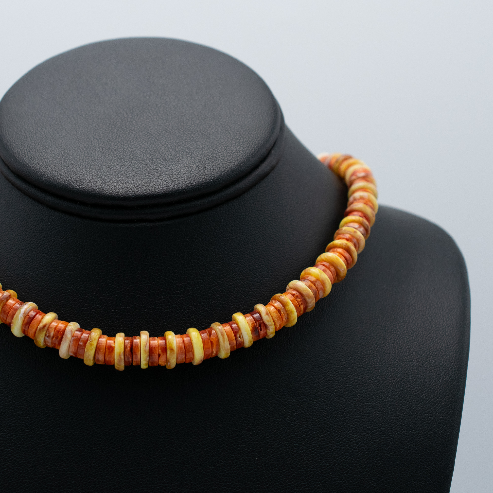 Spiny Oyster Choker Necklace - Image 4