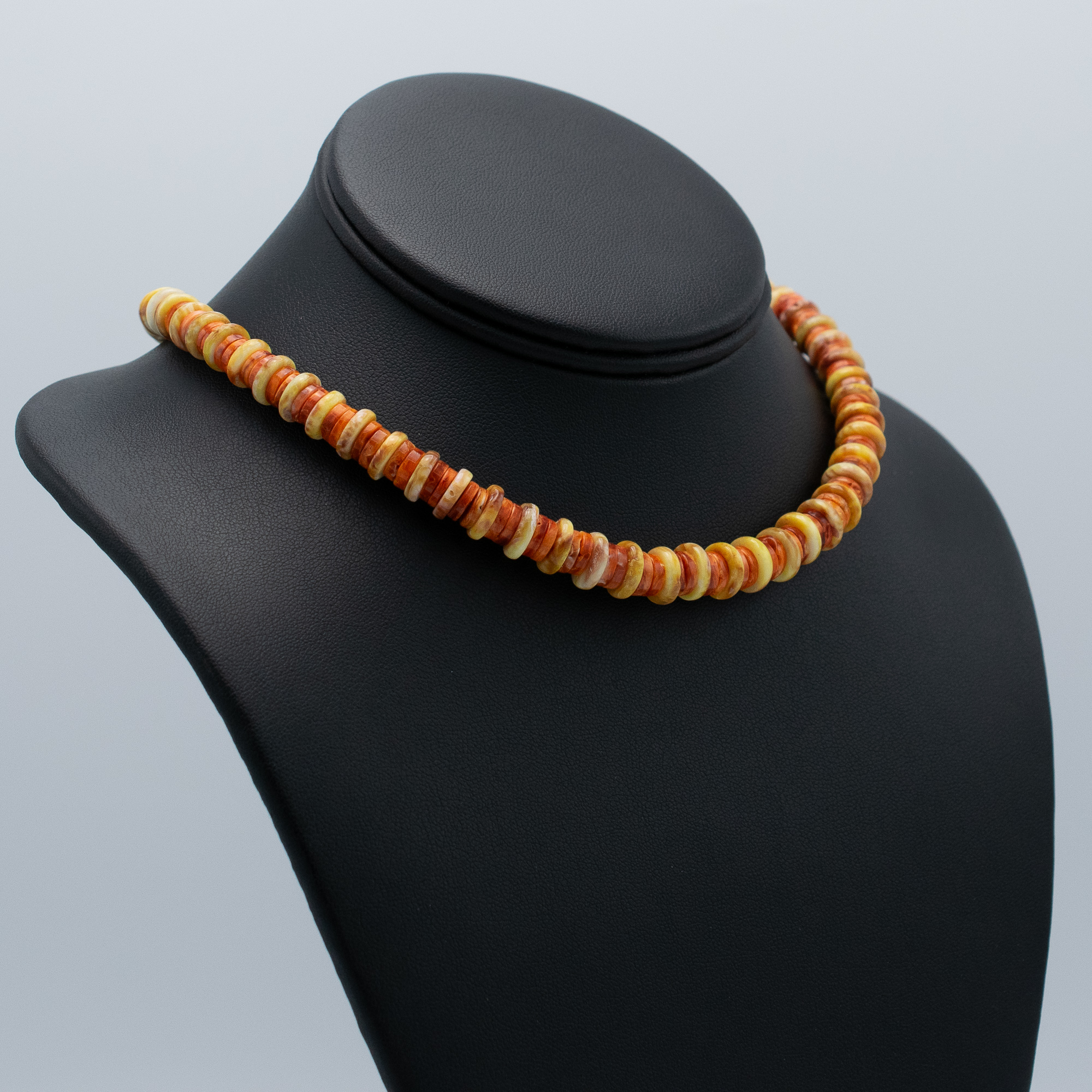 Spiny Oyster Choker Necklace - Image 2