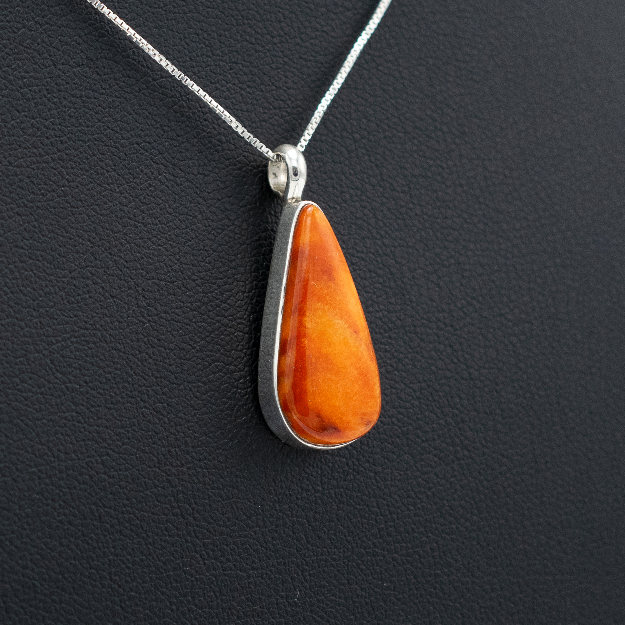 Spiny Oyster Shell Pendant - Image 2
