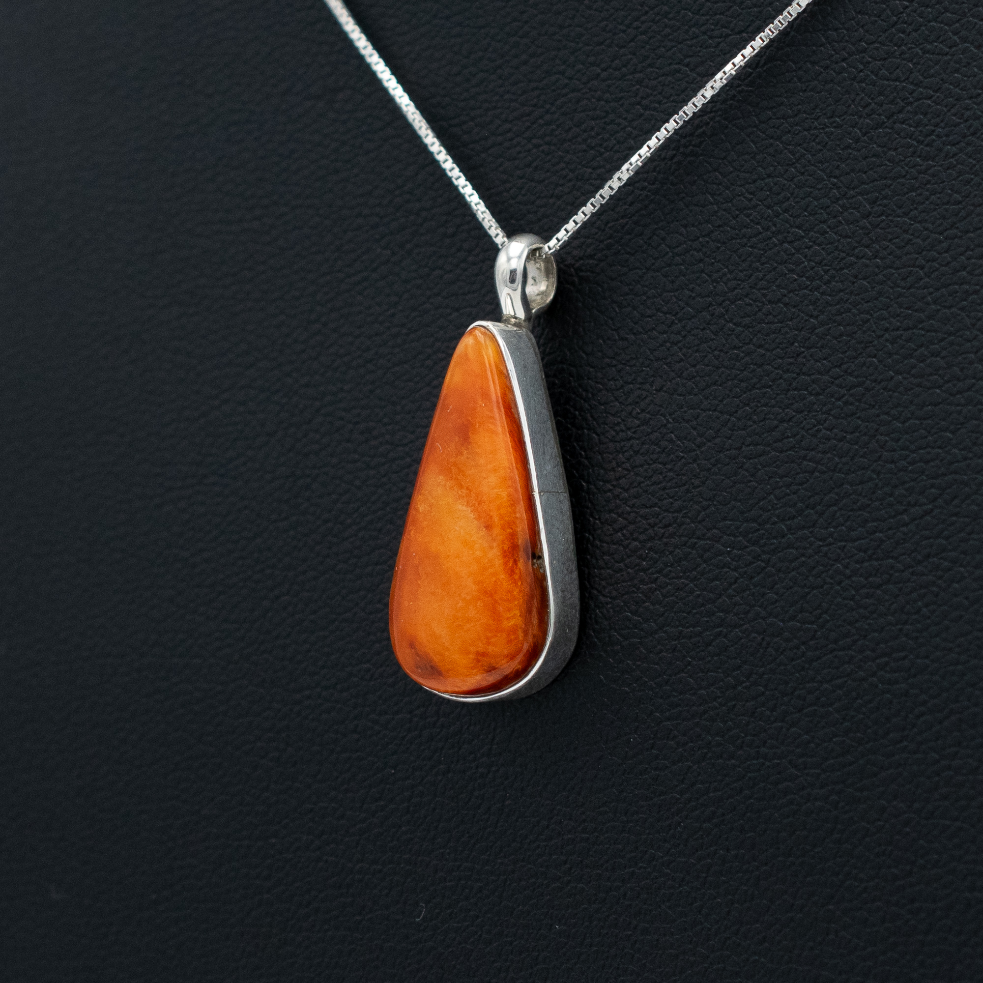 Spiny Oyster Shell Pendant - Image 3