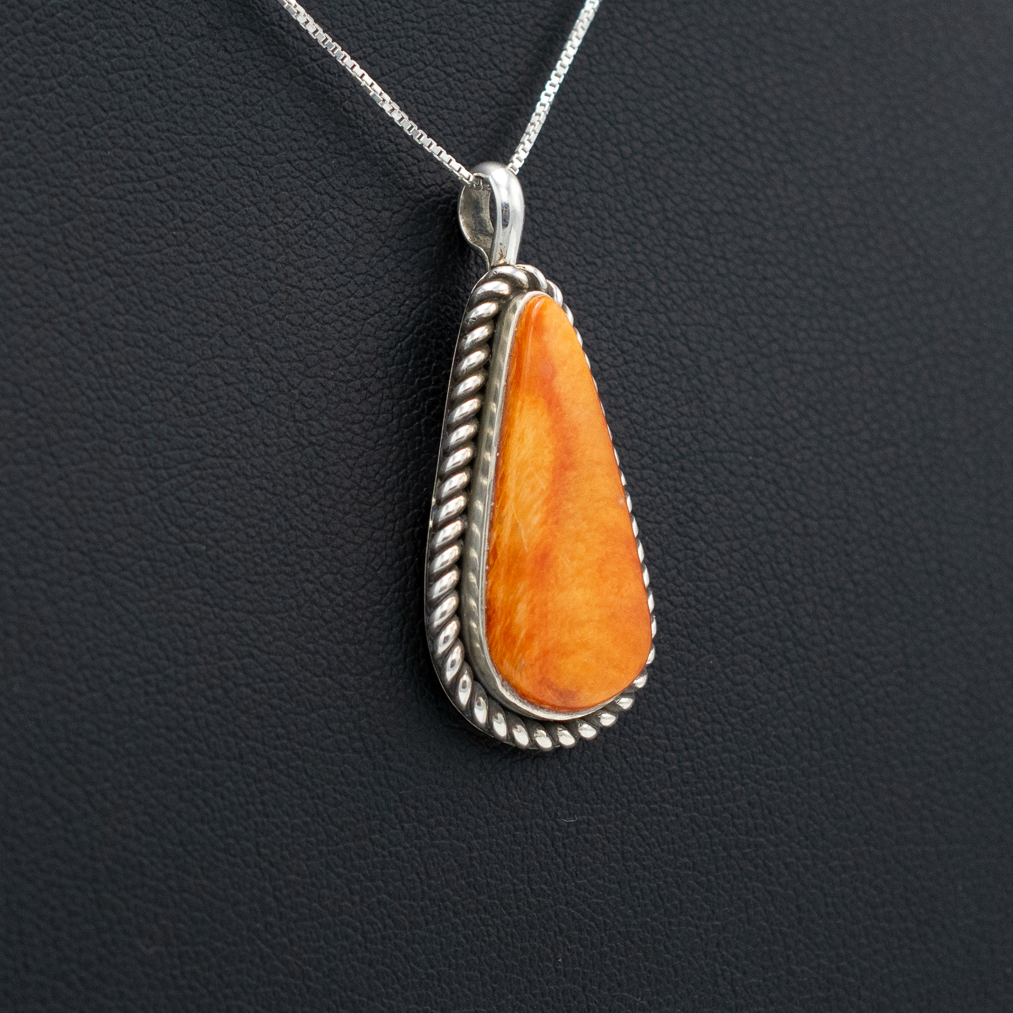 Spiny Oyster Shell Pendant - Image 2