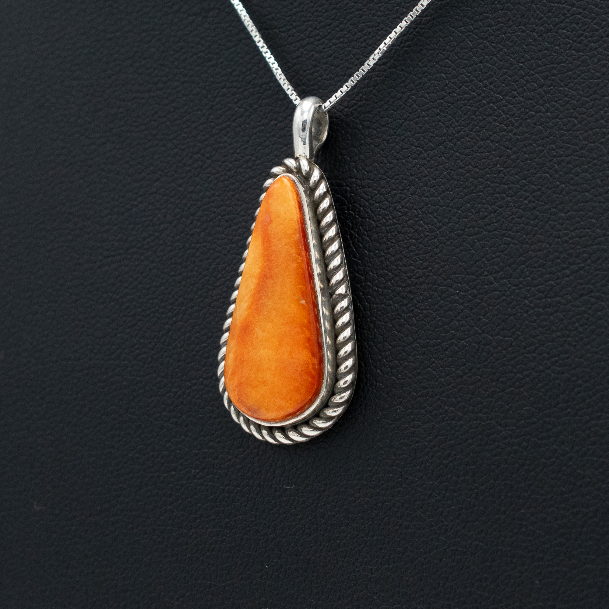 Spiny Oyster Shell Pendant - Image 3